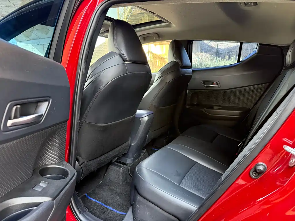 Toyota C-HR 2.0L Luxury Edition, фото 5