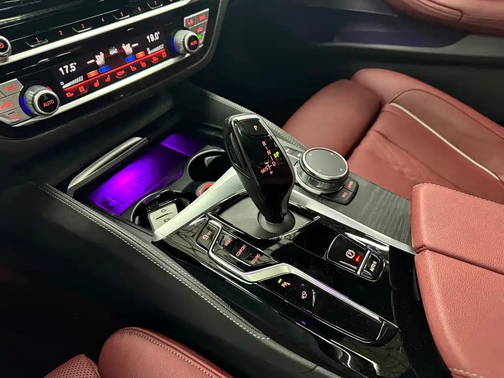 BMW 5 Series — миниатюра 17