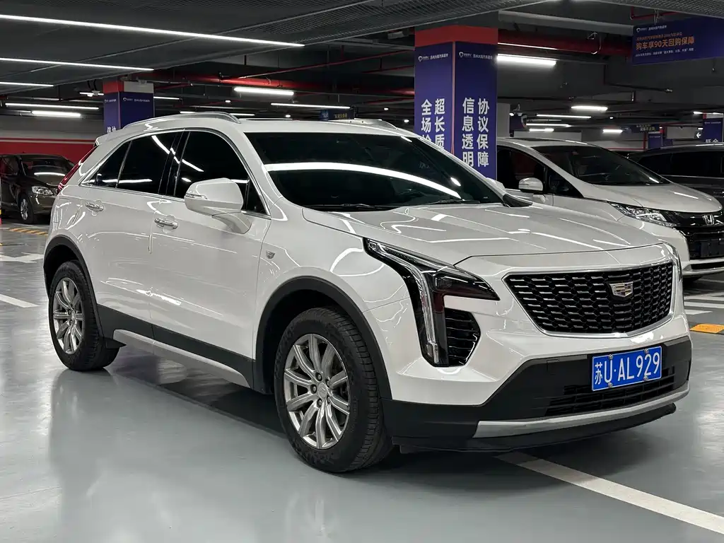 CADILLAC XT4