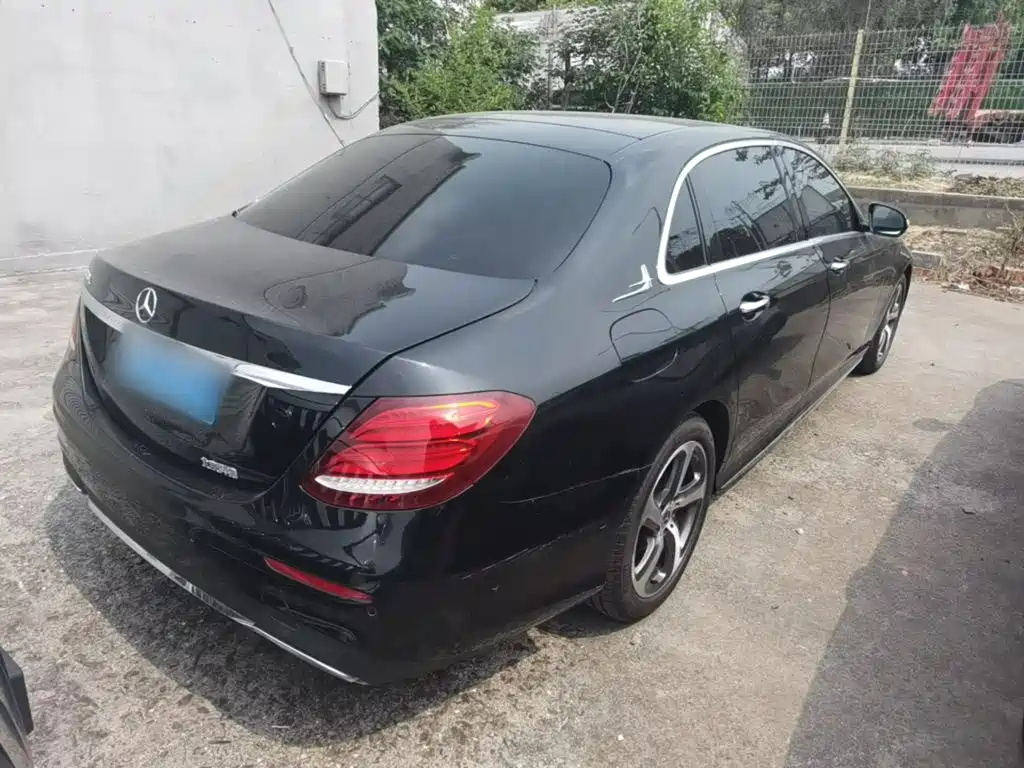 Mercedes-Benz E-Class — миниатюра 5