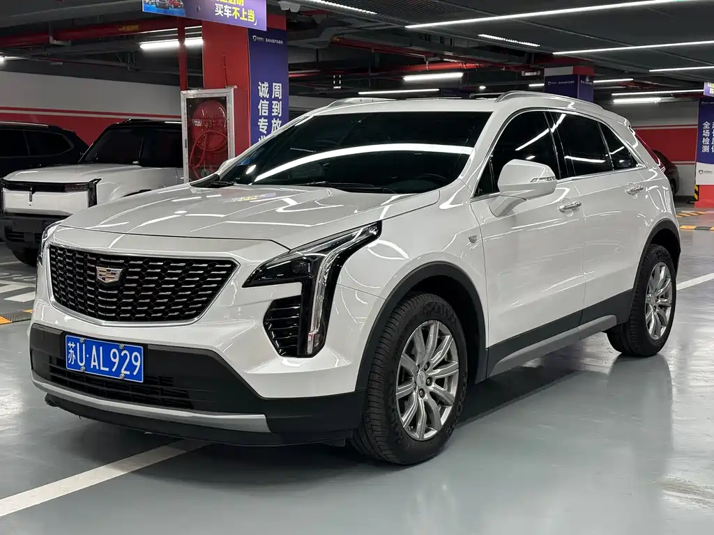 CADILLAC XT4