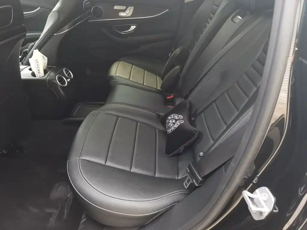 Mercedes-Benz E-Class — миниатюра 13