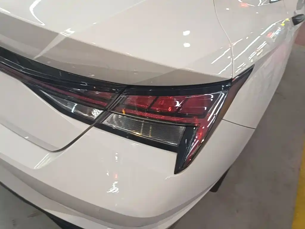 Hyundai Elantra — миниатюра 8