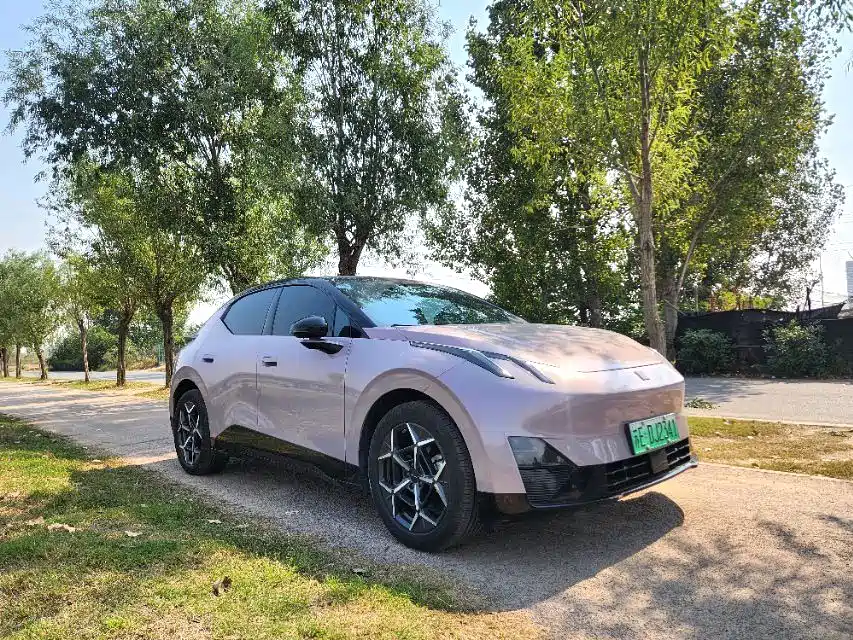 Lynk & Co 20 — миниатюра 2