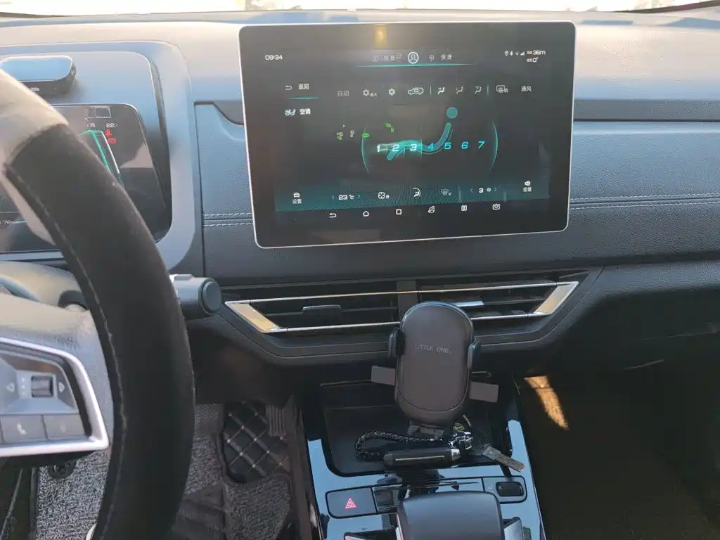 BYD Yuan EV — миниатюра 9