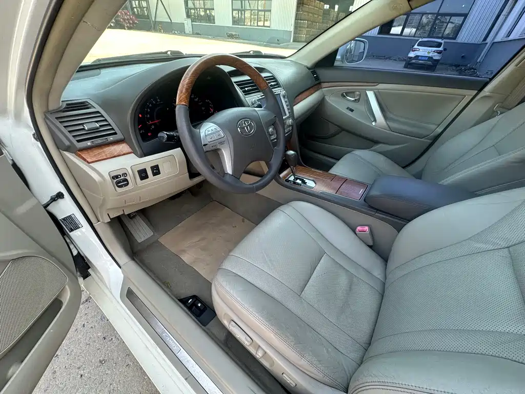 Toyota Camry — миниатюра 14