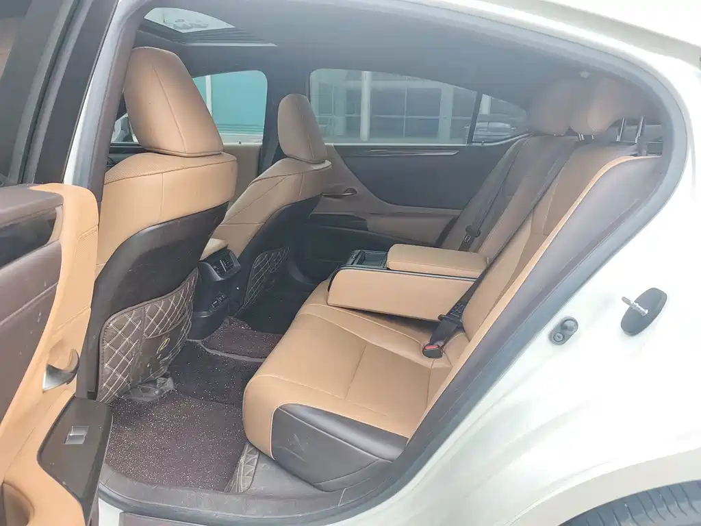 Lexus ES — миниатюра 9