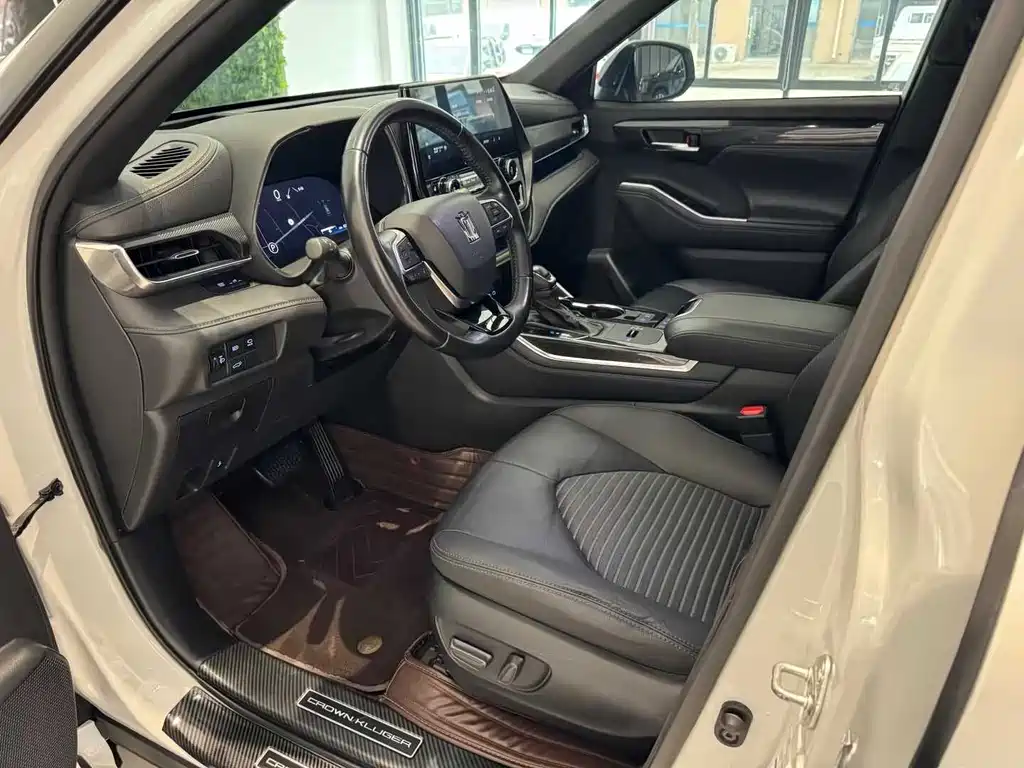 Toyota Crown Kluger — миниатюра 4