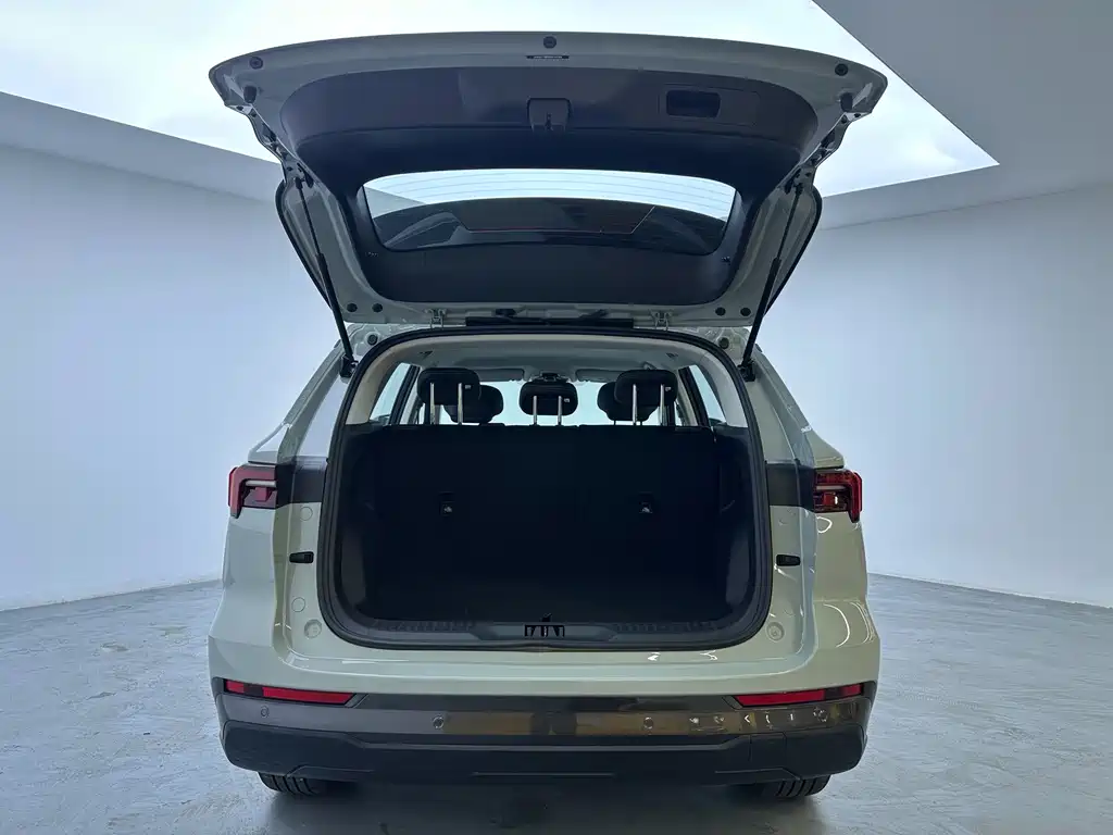 Ford Equator Sport — миниатюра 7