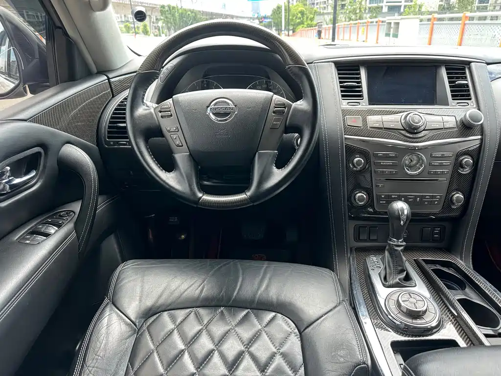 Nissan Patrol — миниатюра 8