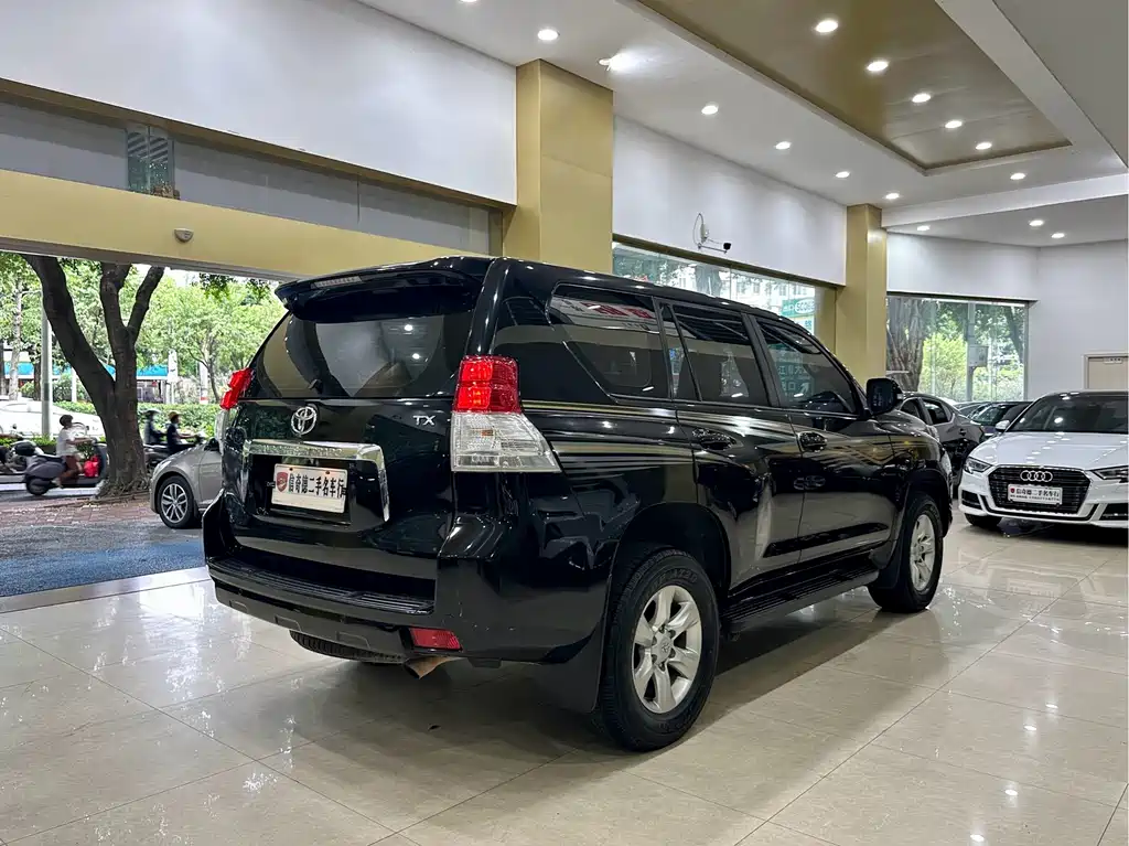 Toyota Land Cruiser Prado 2010 2.7L AT Standard