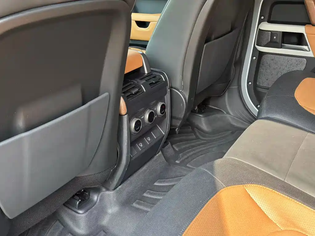 Land Rover Defender — миниатюра 7