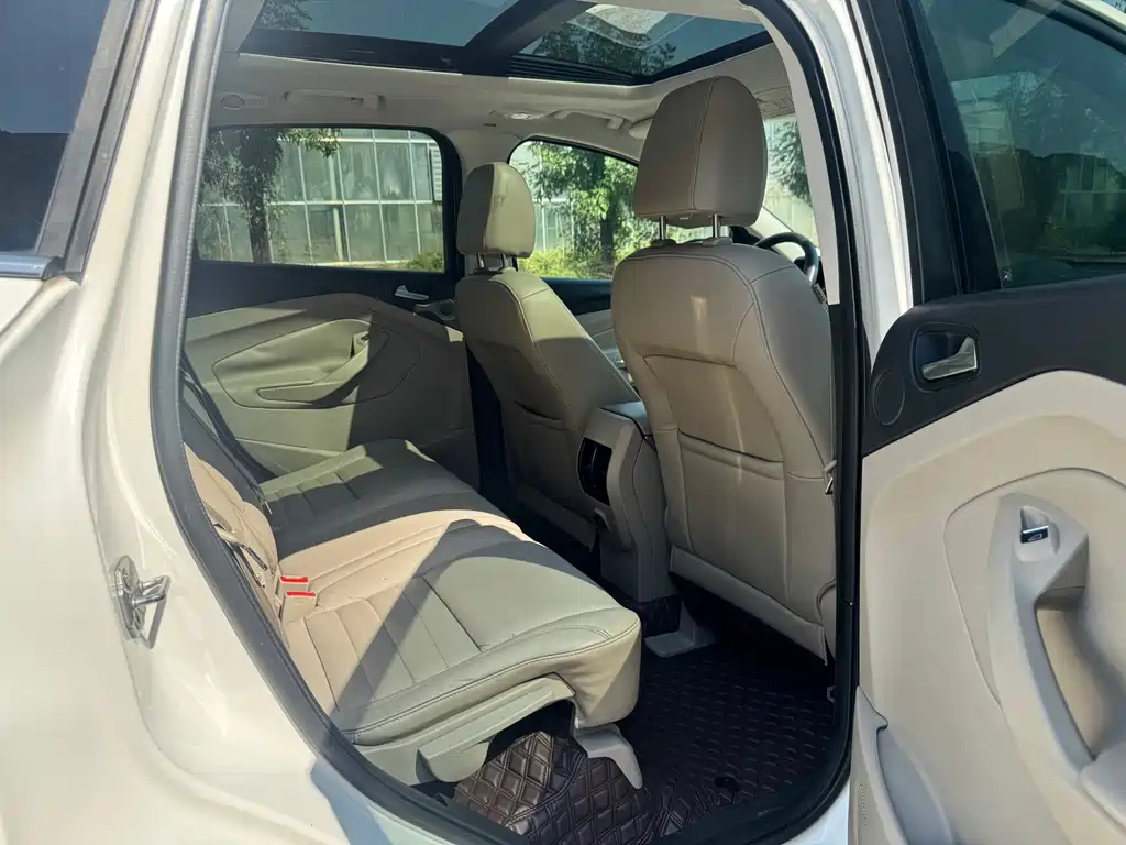 Ford Kuga — миниатюра 10