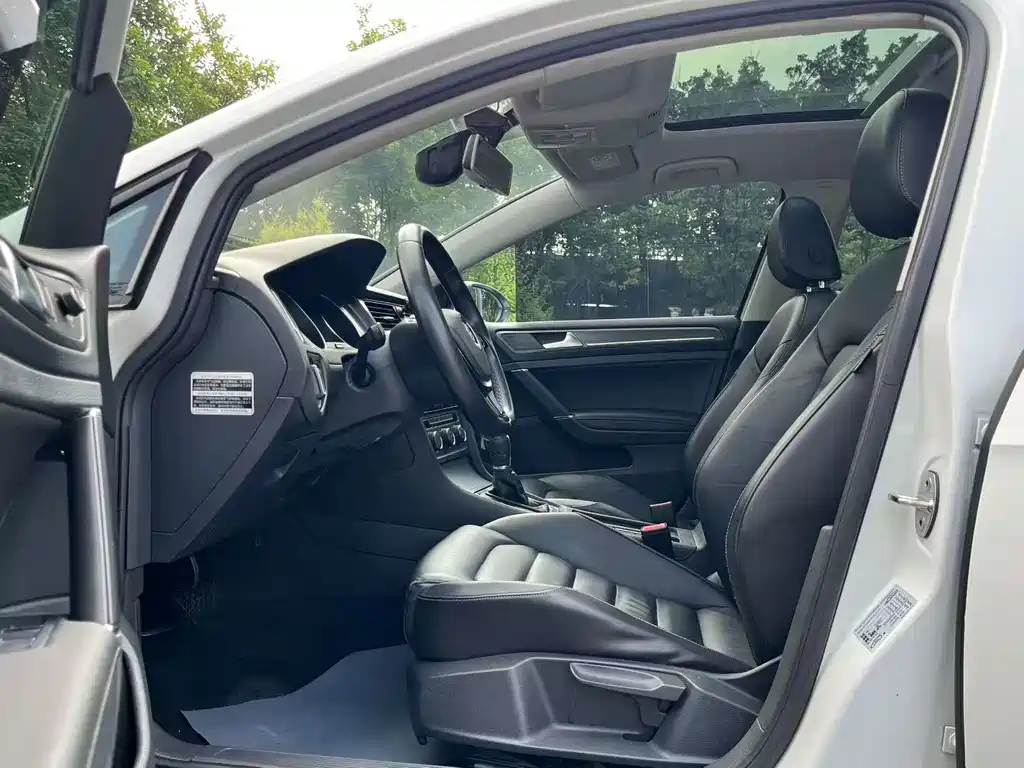 Volkswagen Golf — миниатюра 6