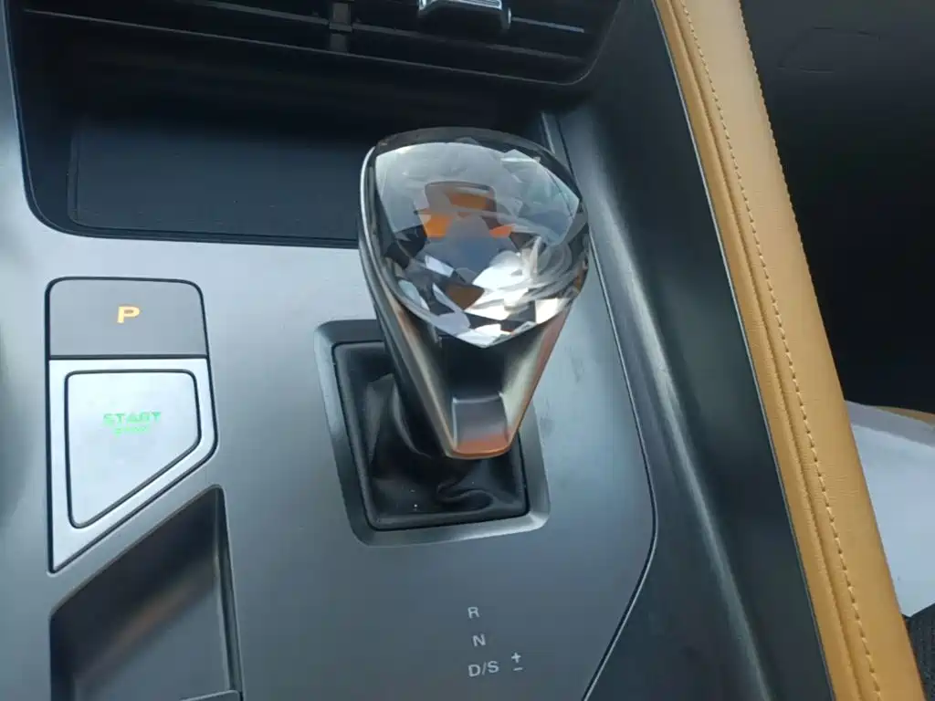 Roewe RX5 — миниатюра 14