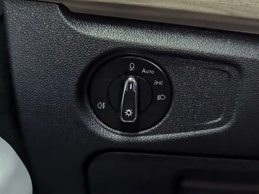 Volkswagen Passat PHEV — миниатюра 21