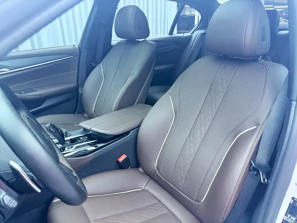 BMW 5 Series — миниатюра 16