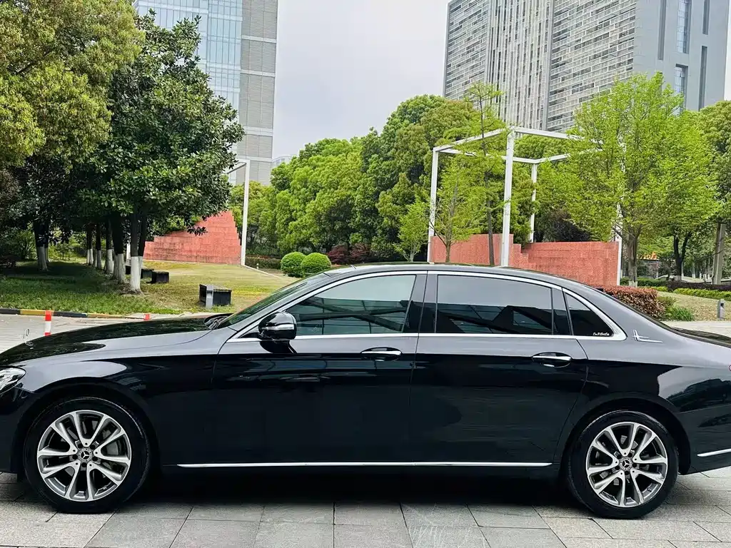 Mercedes-Benz E-Class — миниатюра 4