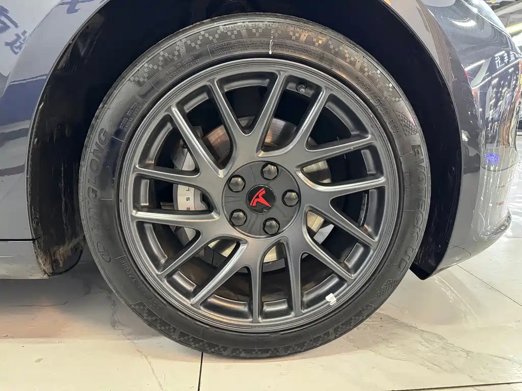 Tesla Model 3 — миниатюра 13