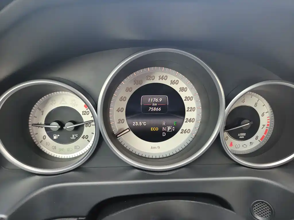 Mercedes-Benz E-Class — миниатюра 7