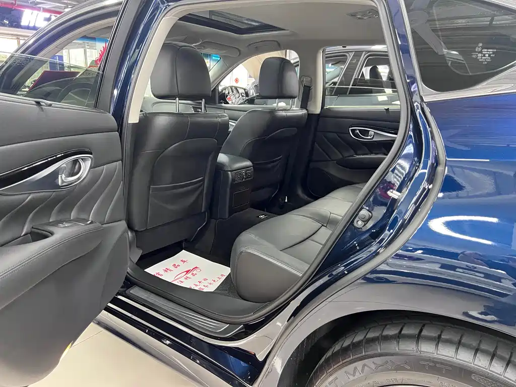 Infiniti Q70 — миниатюра 5