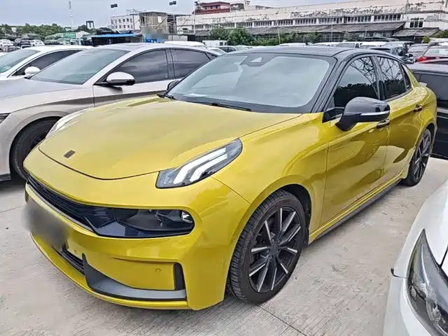Lynk & Co 03