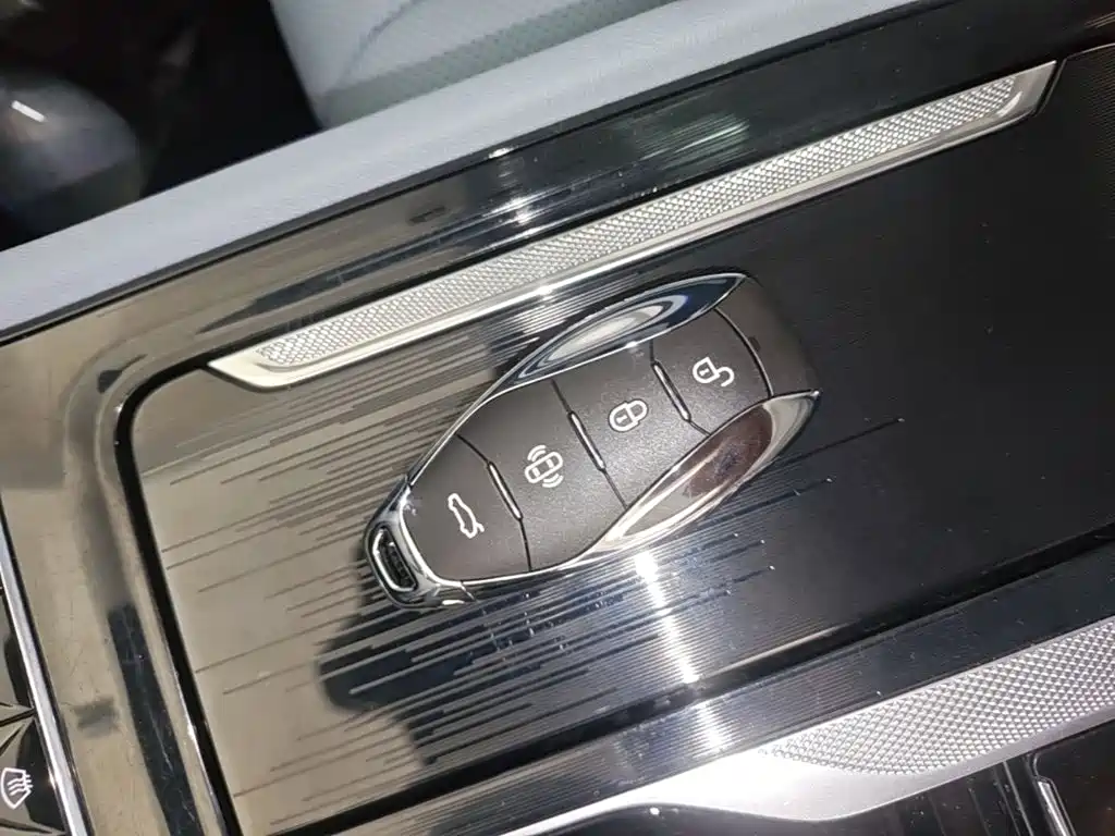 Hongqi Hongqi H5 PHEV — миниатюра 9