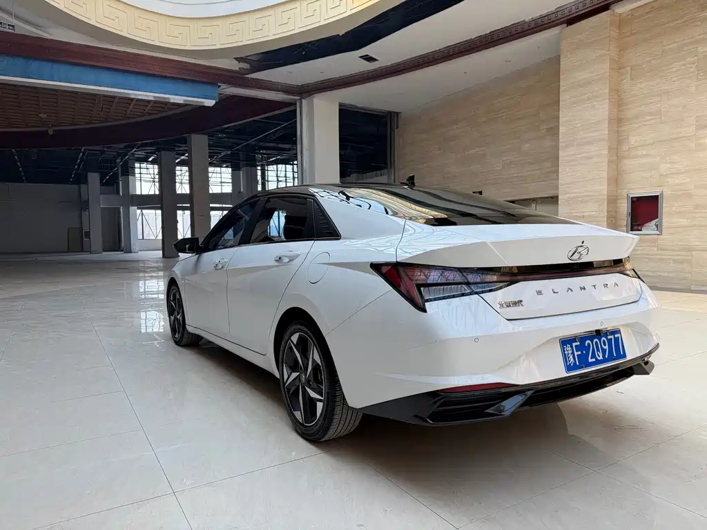 Hyundai Elantra — миниатюра 6