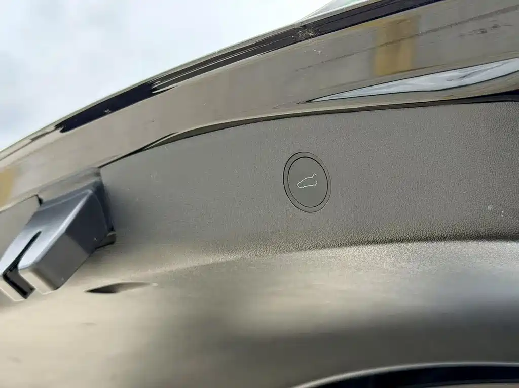 Tesla Model 3 — миниатюра 16