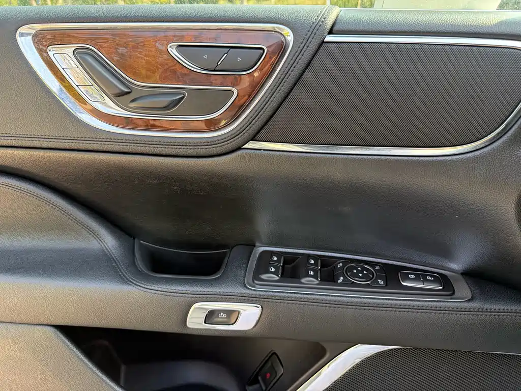 Lincoln Continental — миниатюра 16