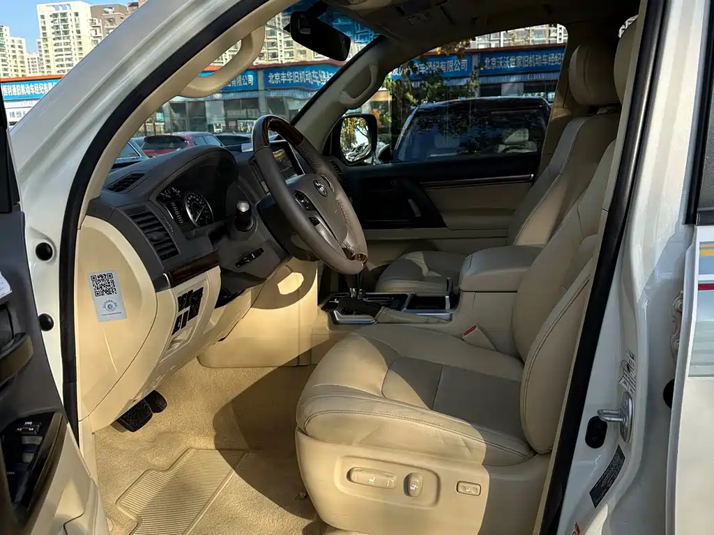 Toyota Land Cruiser 2017 4.6L AT
