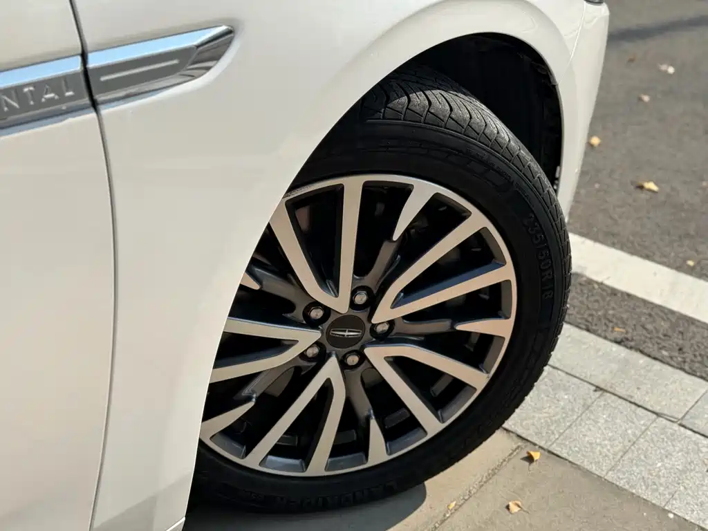 Lincoln Continental — миниатюра 4