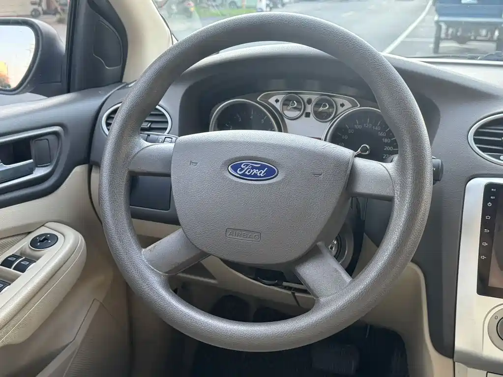 Ford Focus — миниатюра 9