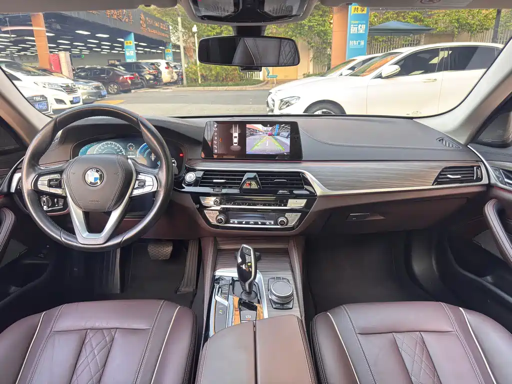 BMW 5 Series New Energy — миниатюра 6