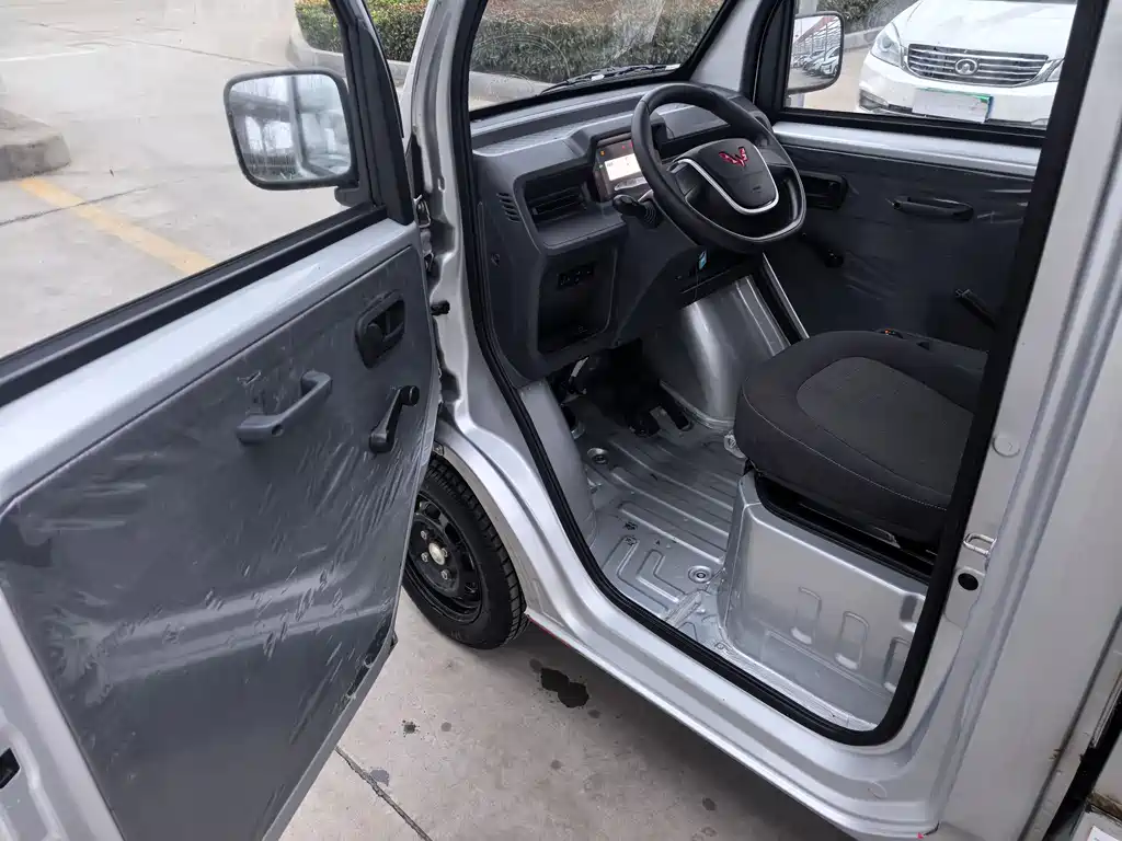 Wuling E10