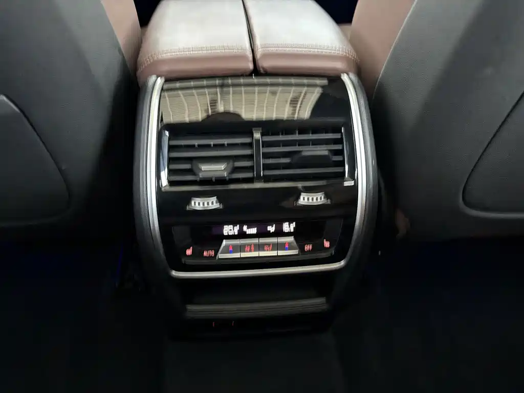 BMW X7 — миниатюра 20