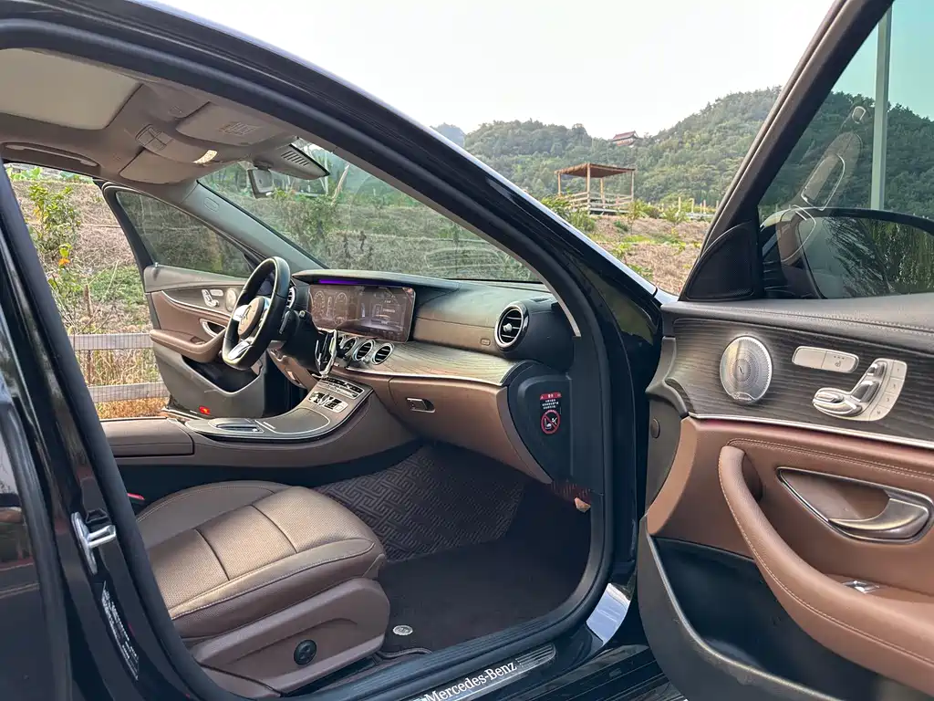 Mercedes-Benz E-Class — миниатюра 10