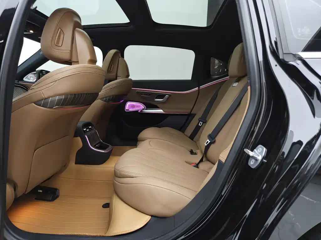 Mercedes-Benz E-Class — миниатюра 8