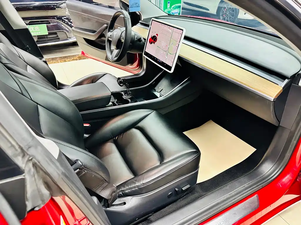 Tesla Model 3 — миниатюра 18