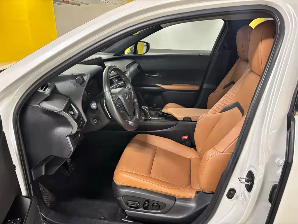 Lexus UX New Energy — миниатюра 5