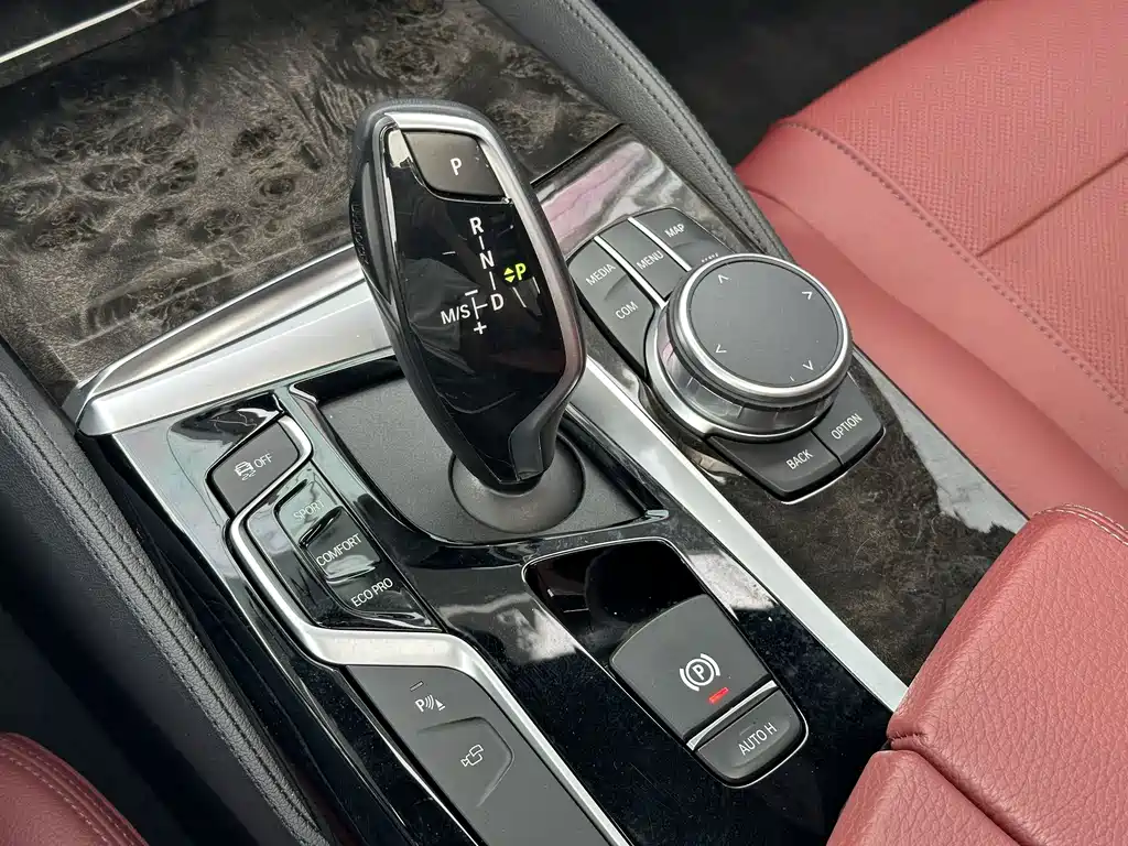BMW 5 Series — миниатюра 27