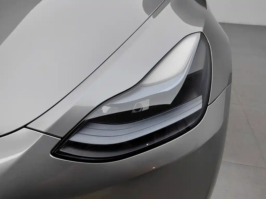 Tesla Model Y — миниатюра 7