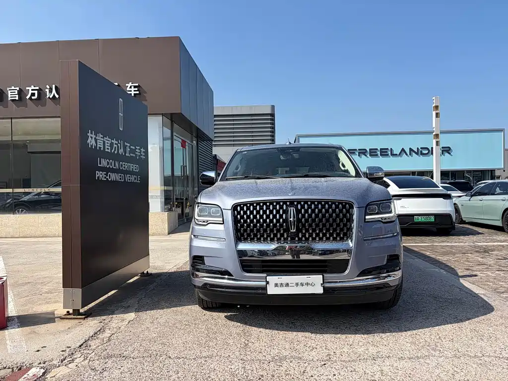 Lincoln Navigator — миниатюра 2