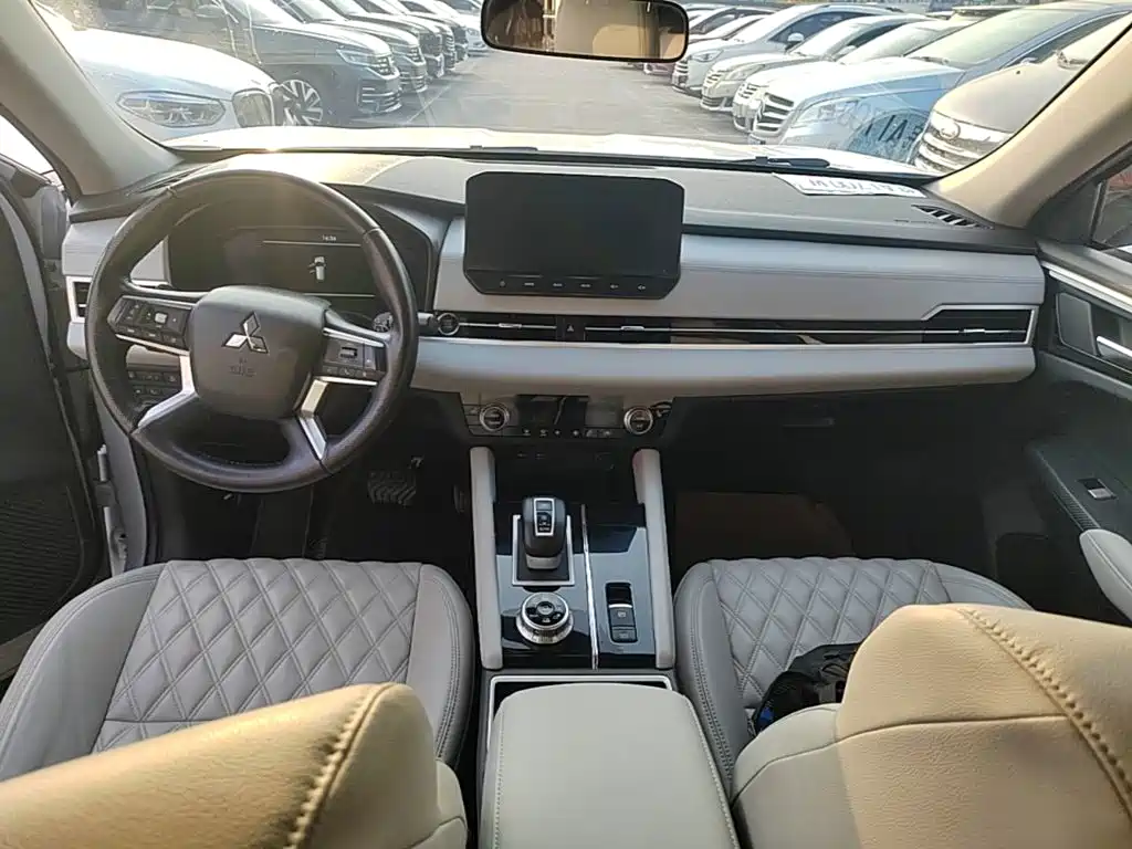 Mitsubishi Outlander — миниатюра 10