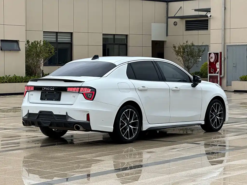Lynk & Co 03 — миниатюра 5