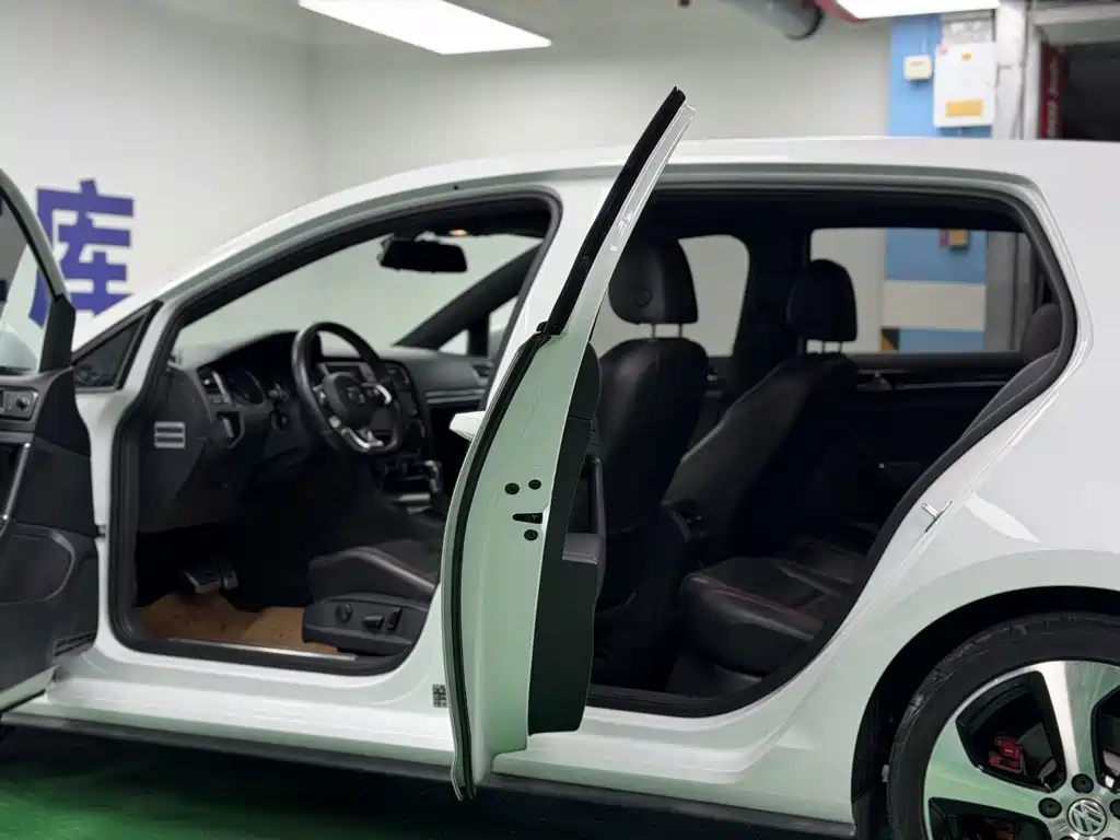 Volkswagen Golf GTI — миниатюра 5