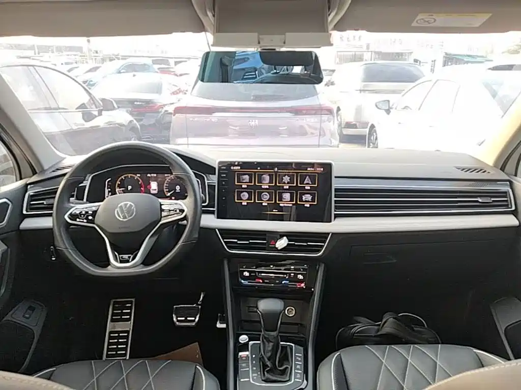 Volkswagen Tiguan L — миниатюра 10
