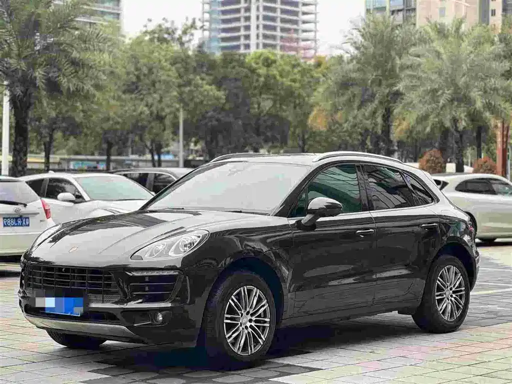 PORSCHE MACAN