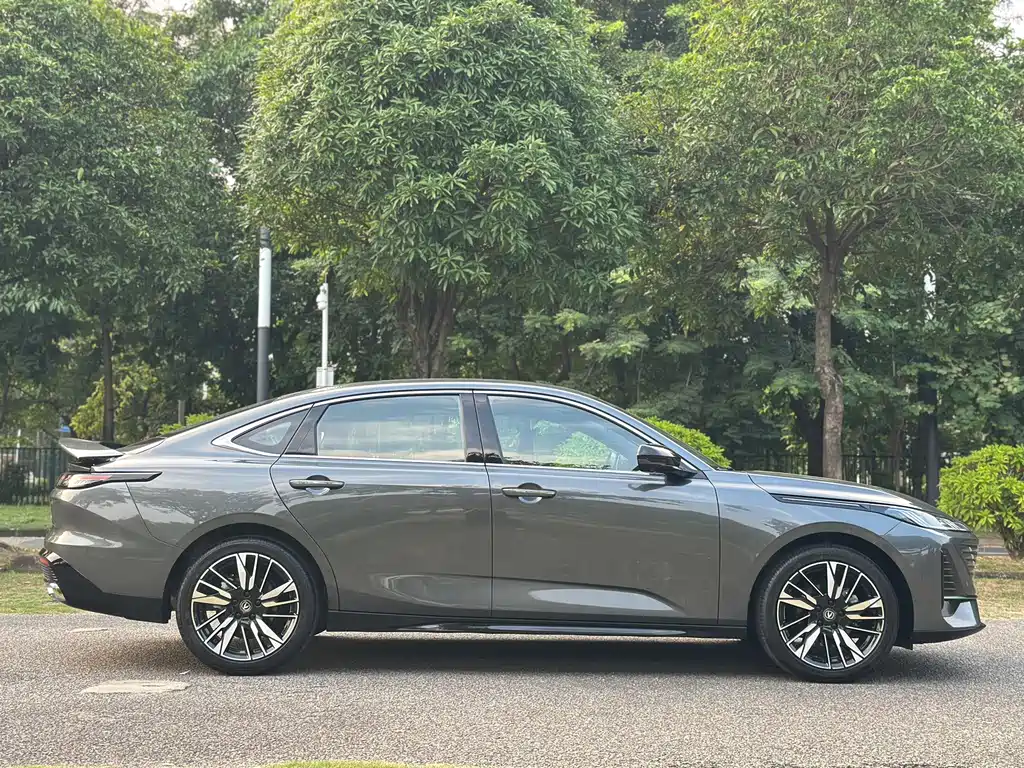 Changan Eado — миниатюра 4