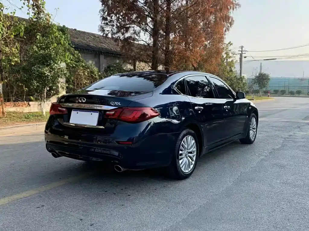 Infiniti Q70 — миниатюра 6